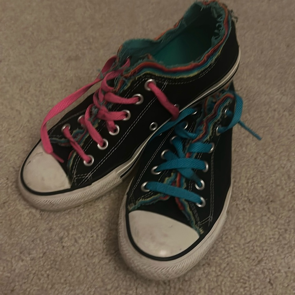 Black Converse low tops with rainbow trim, men’s 6, women’s 8